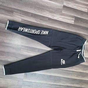 green nike sweatpants